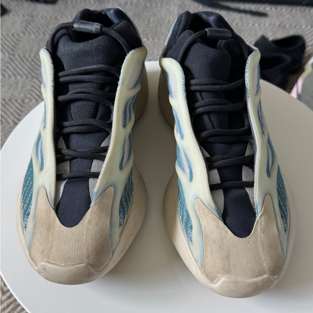 Yeezy Adidas 700 V3 Kyanite